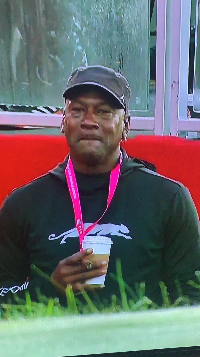 ShooterMcGavin's tweet image. MJ with a coffee and Cigar at 7am. Breakfast of Champions. #RyderCup