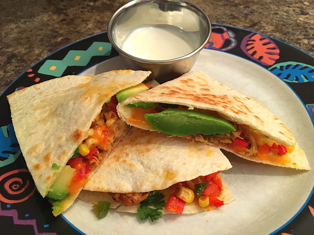 Today is National #QuesadillaDay EASY CHICKEN QUESADILLAS - This Mexican re...