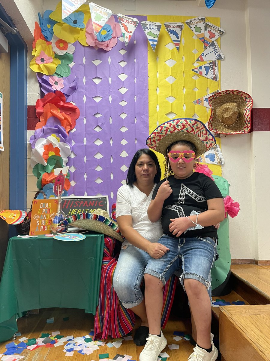kellems_d's tweet photo. Waiting in line to get their photo taken . #HeritageMonth #numba1principle#jje https://t.co/dHxQRNEM34