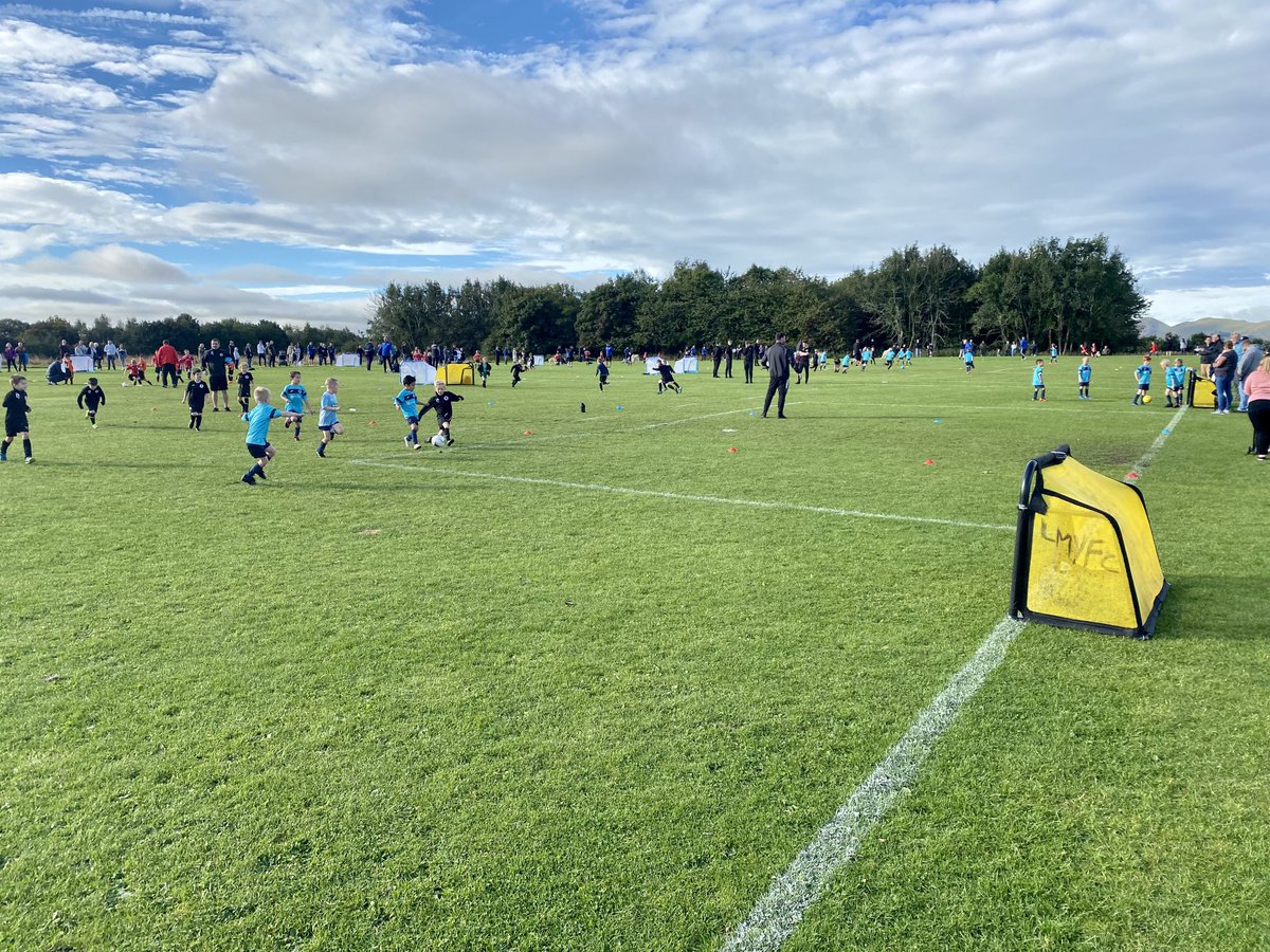 LMYFCofficial's tweet image. Well done to the kids from ⁦@LMYFCofficial⁩ ⁦@HOUSESYFC⁩ ⁦@PenicuikAthYFC⁩ ⁦@BonnyriggRoseFC⁩ 
First game for them all, lots of enthusiasm, goals &amp;amp; fun; completely knackered at the end🤪
⁦@Mid_Football⁩ ⁦@ScotFASouthEast⁩ #loanhead #roslin