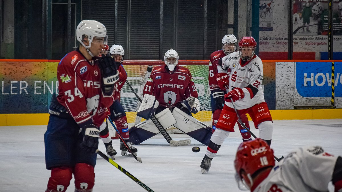 Wally44's tweet photo. Ein paar #ejbkec Fotos schulde ich euch ja auch noch.
#ejb #Babulis #Rankel #Molling #Hördler #Hauptstadteishockey https://t.co/HxpQ0v8THU