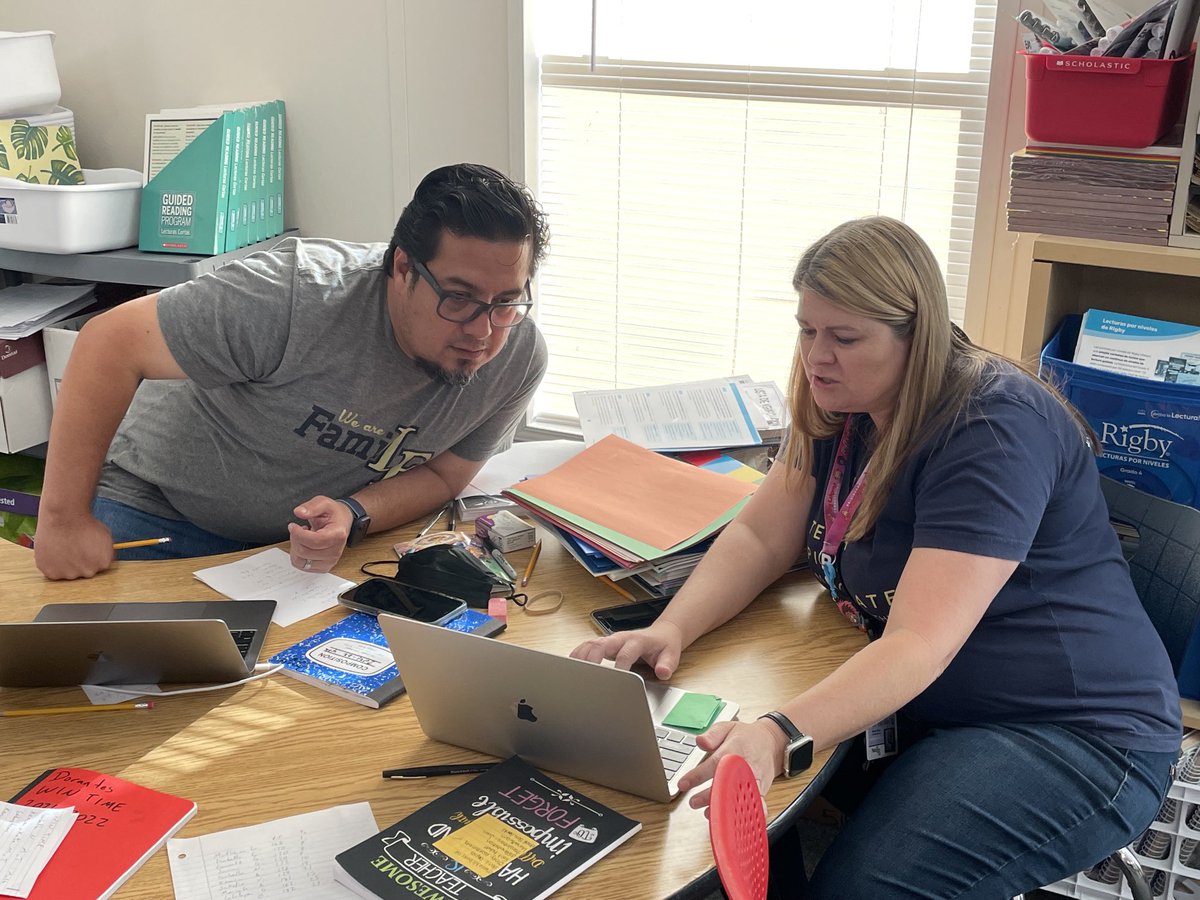 JimmyRoss3208's tweet photo. Dual language teacher + instructional coach exchanging ideas led to a much needed find of converting English texts into Spanish texts…beautiful! #collaboration ⁦@oakpoint2013⁩ ⁦@leisd⁩ ⁦@DGallagherEdS⁩ ⁦@rossroberts⁩ https://t.co/3GbeVSSI0A