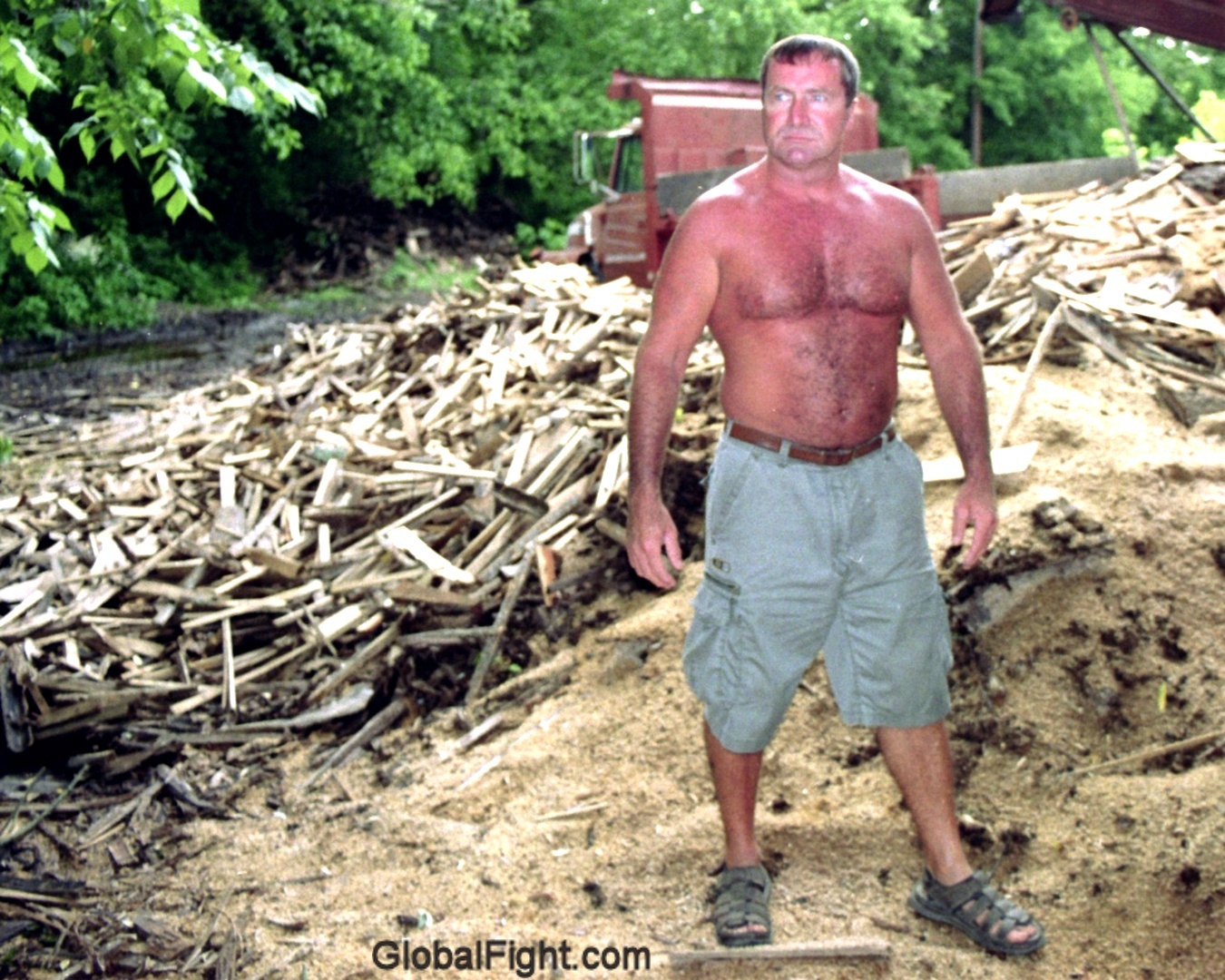 1 pic. Lumberjack Muscledad Exhibitionist VIEW MY DAILY FREE NUDES here on my Twitter profile #muscledaddy