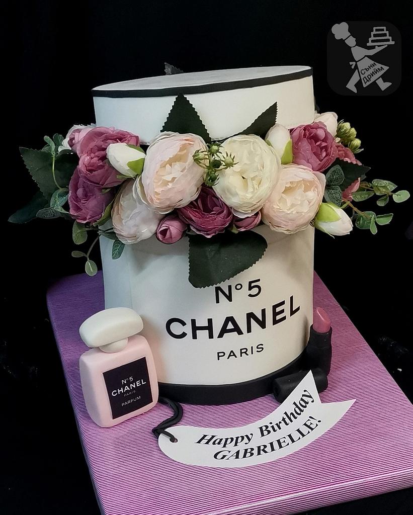 Birthday Cake Jakarta  Cake Decorating Class on Instagram: Chanel flower  box for cici @wandaponika 🤍✨