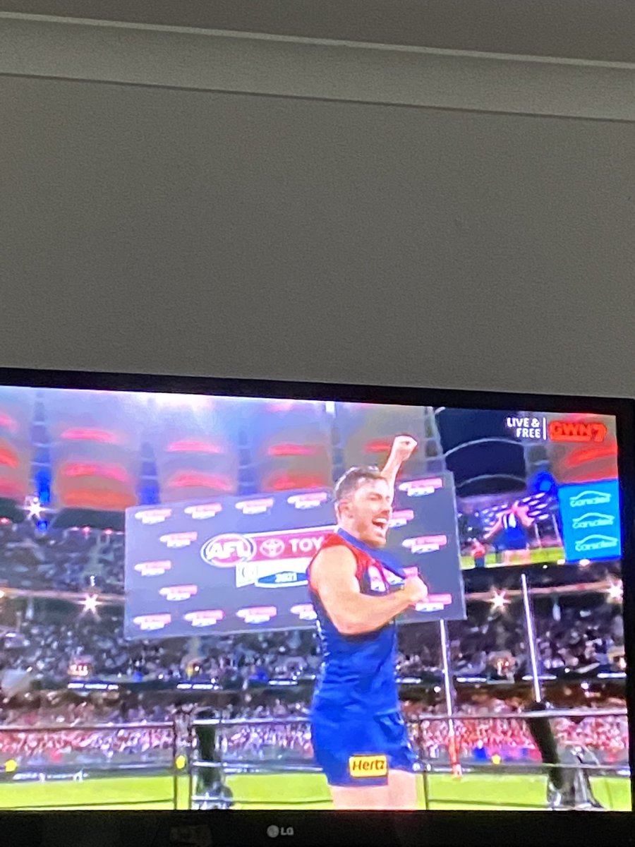 poynts's tweet photo. Well done Pig ❤️🖤 #ForThe34 #aflgf  @M_Hibberd1 https://t.co/p3NwlD16ut