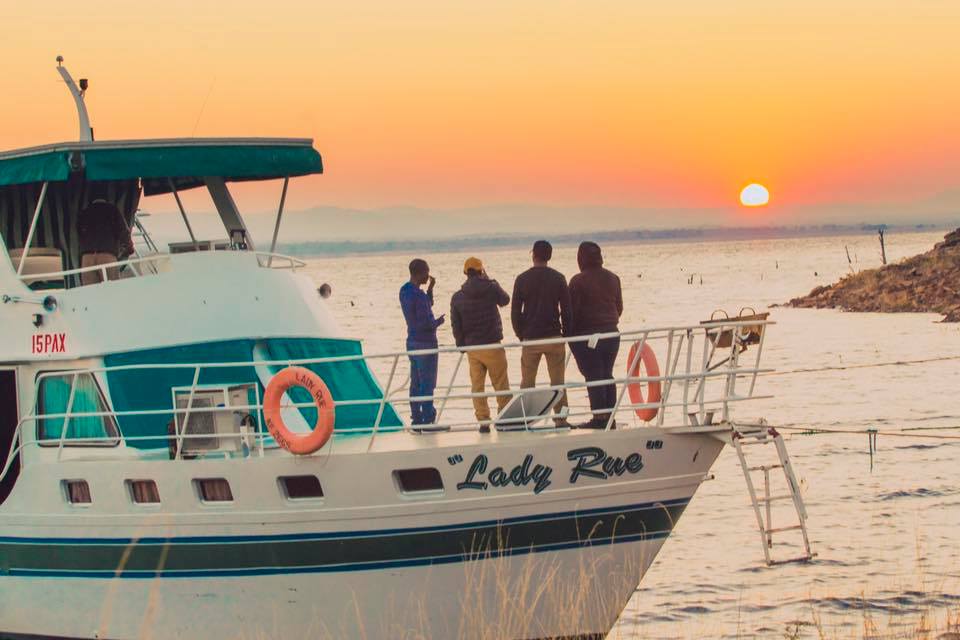 KaribaHolidays's tweet photo. Summer is here! #Kariba beckons! We are waiting to serve you. #Zimbho, #travel #summer #Zimbabwe https://t.co/yyxLuTuMrH
