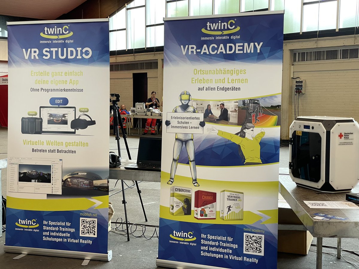 Ausbildung mit VR. Wichtig für die Ausbildung im Rettungsdienst, Sanitätsdienst, in der Pflege, aber auch sensibilisierend bei der Verkehrsausbildung. Danke <a href="/DRK_KV_Herford/">DRK KV Herford-Stadt e.V.</a> und @DRK_Kreis_GT für die Ausrichtung des Aktionstages