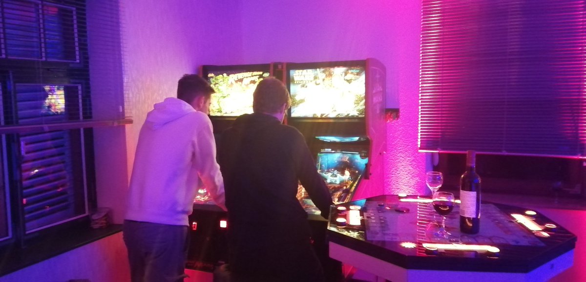 HomeXRex's tweet photo. #pinball
Warum sterben in letzter Zeit immer meine Geräte bei Partys? RfM hat sich mit viel Gestank verabschiedet. Zum Glück am Schluss 😩. https://t.co/rP1Qe14NHT
