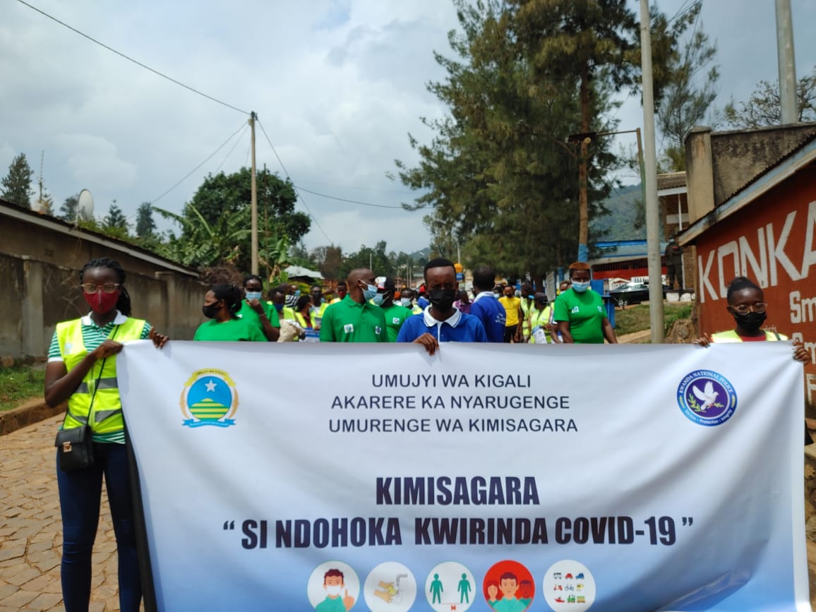kimisagaraRyvcp's tweet photo. #YouthVolunteers dufatanije n'ubuyobozi bw'Umurenge wacu wa #Kimisagara twazindukiye mu rugendo rugamije gukangurira abaturage gukomeza kwirinda #Covid19,mu Isoko rya Kimisagara,tunamanika ibyapa byibutsa abatura🇷🇼 kwirinda Covid-19 muriri soko.
@PudenceR @gatjmv @RwandaYouthVol1 https://t.co/WFaseFerC0