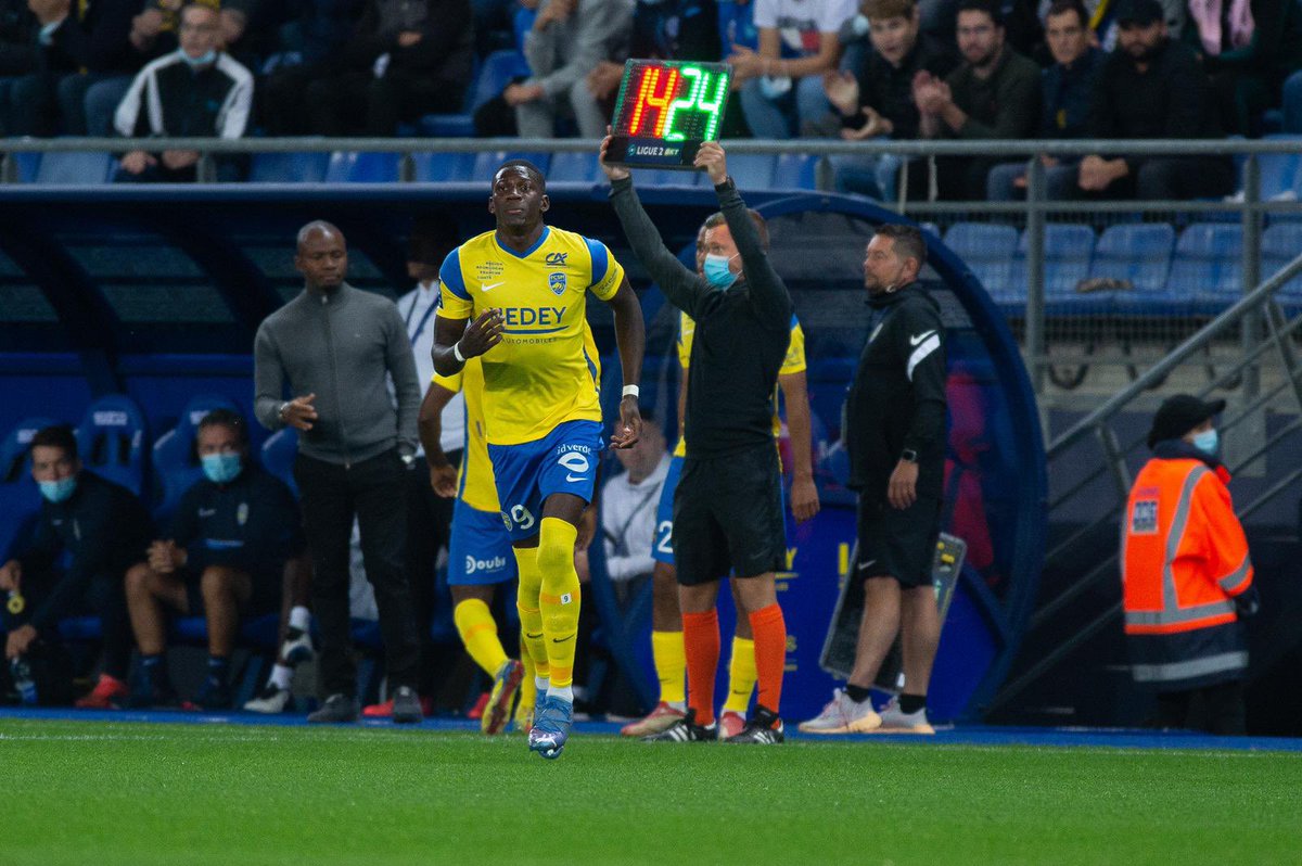 YannKitala's tweet photo. Merci chers supporters pour vos applaudissements et chaleureux soutien pour ma première officielle à Bonal. Fier de faire partie de cette famille @FCSM_officiel.

Alors, je vous propose un jeu pour gagner mon maillot !

Pour participer: RT + Follow !

Tirage au sort jeudi 🎁🍀✌️ https://t.co/oq2VeuJa4L