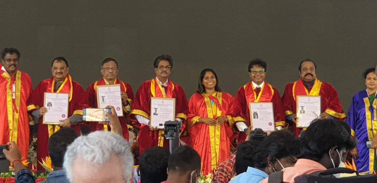 Elated to receive the Honorary Degree of Doctor of Literature from Sathyabama Institute of Science and Technology,Chennai! In recognition of my musical journey for the past 23 years from small screen to big screen! Deeply Humbled!
#DoctorateDegree
#DImman
Glory to God!