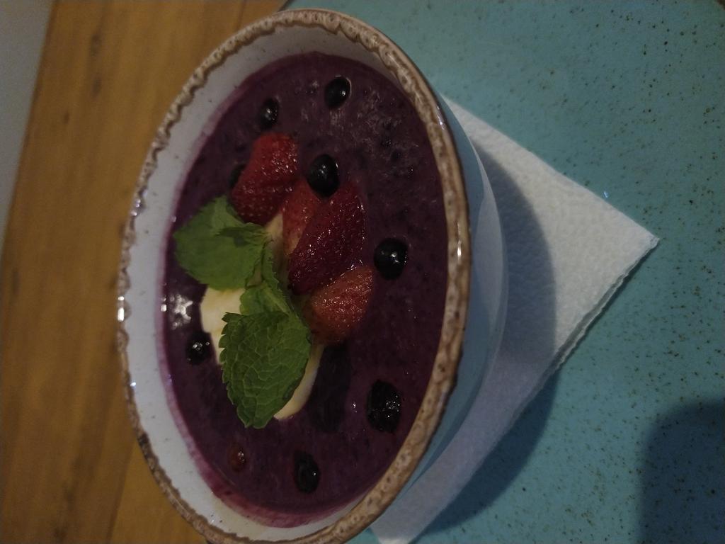 ynanlo's tweet image. Я почти съехала от родителей и никто не боится что я умру с голоду))))