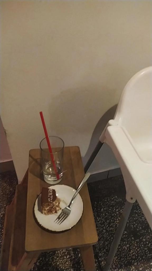 ynanlo's tweet image. Я почти съехала от родителей и никто не боится что я умру с голоду))))