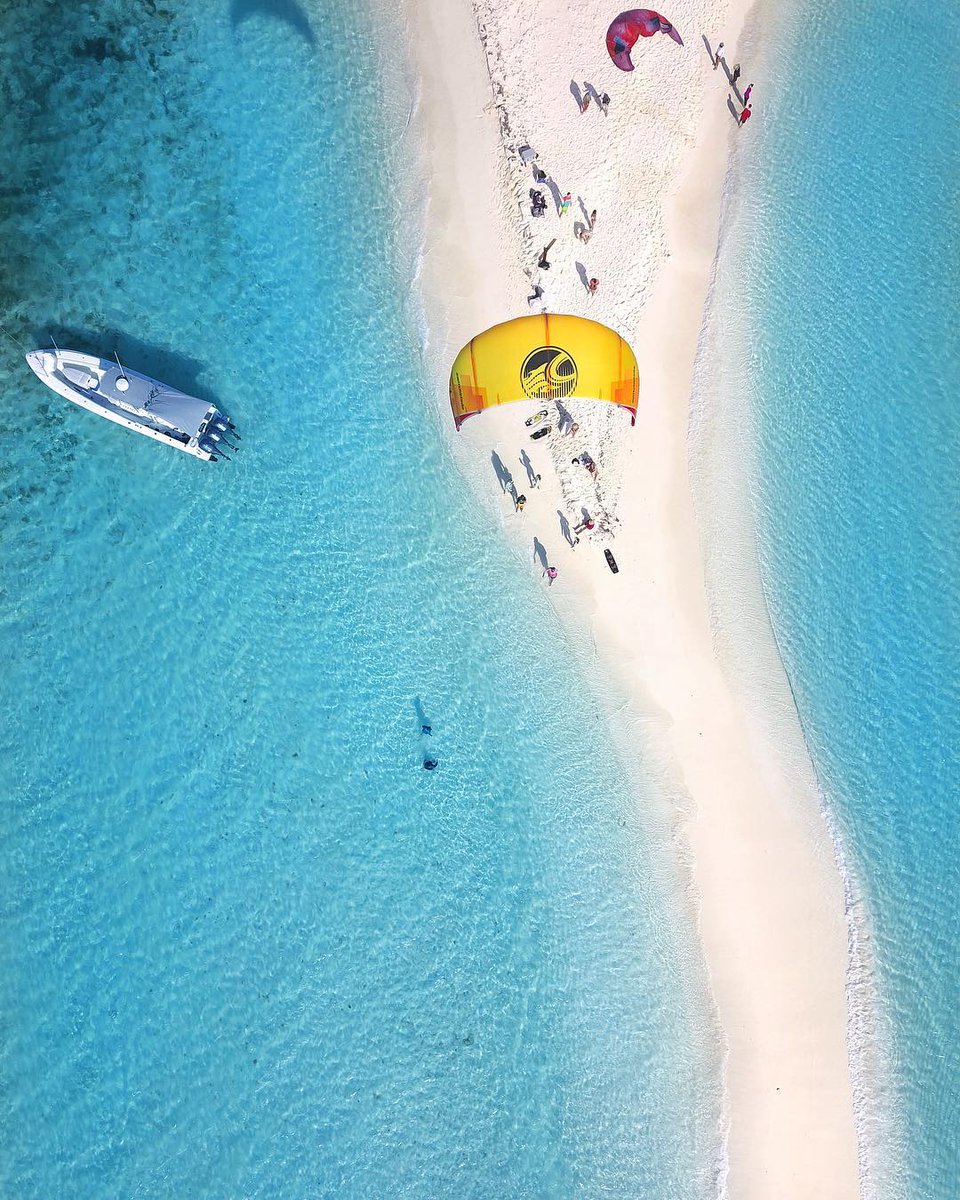 @losroquesparadise @GoLosRoquesVzla #LosRoques
PARADISE 🏖💙 World Famous Cayo de Agua 😍 📸 @losroquesparadise #cabrinhakites #venezuela 💛💙❤️#djinature