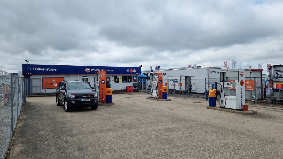 HydroNavitas's tweet photo. No queues at this fuel station 🤣 @BTCC @itvmotorsport @TriggersBr00m https://t.co/wPcNhCT8jU