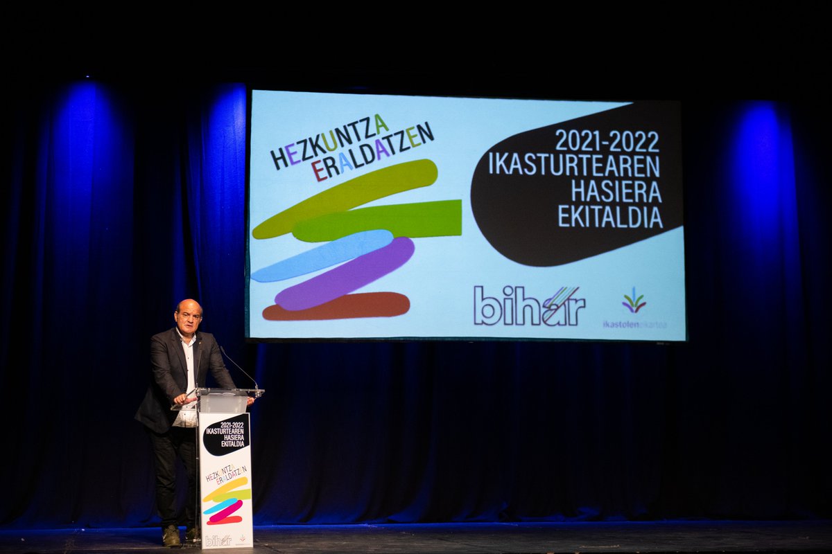 Ikastolen 21-22 Ikasturtearen Hasiera Ekitaldia ospatu dugu, gaur, Mungian. Murgiltze eredua eskatu dugu ikastolok, ikasle guztien euskalduntzea ziurtatzeko. 
ikastola.eus/berriak/46300