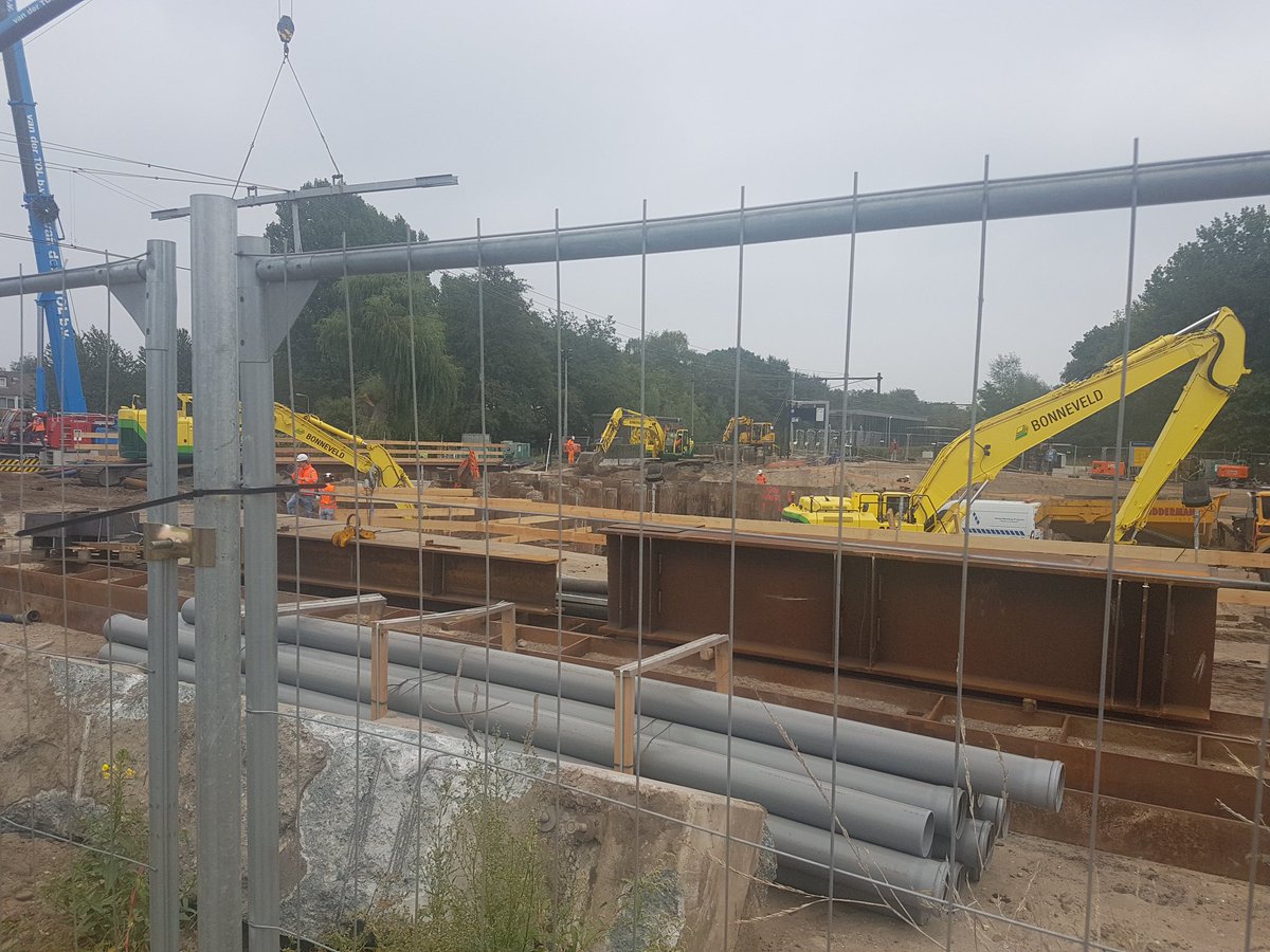 Karin_Mars's tweet photo. Sta eens stil bij het werk wat hier verricht wordt. Geweldig!
#vanAnaarB
#spoorwegonderdoorgang
#Diemen
ππΌππΌβ€ https://t.co/AZ58jnWBvm