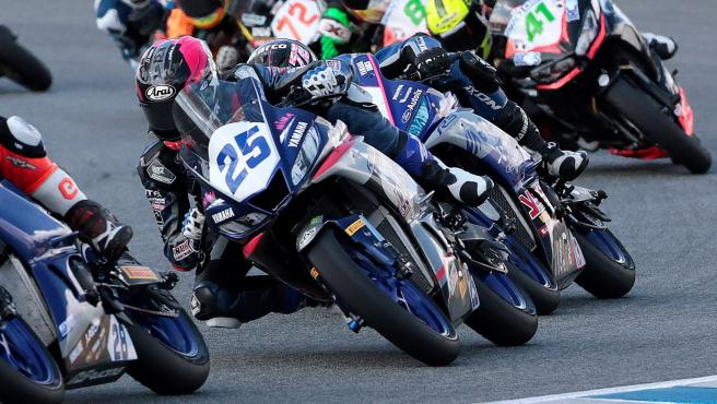 carrusel's tweet photo. 🚨 ÚLTIMA HORA | Fallece el piloto Dean Berta Viñales durante la carrera de Superbikes del #WorldSSP300

👉🏾 El español, de 15 años y primo de Maverick Viñales, tuvo un accidente en el Circuito de Jerez durante la prueba

🎙️ Informa @Jorgeescorial https://t.co/juKznBryQT