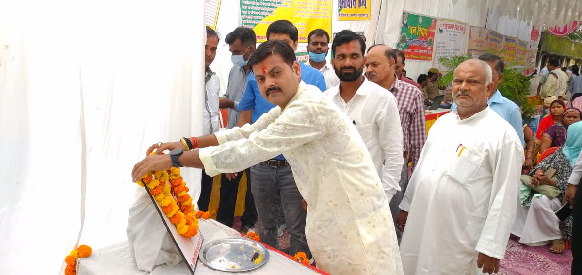 SingPratapsingh's tweet image. आज #पंडित_दीनदयाल_उपाध्याय जी के #जन्मदिवस के उपलक्ष्य में #उतरौला_ब्लॉक में आयोजित #गरीब_कल्याण_योजना कार्यक्रम में मुख्य अतिथि के रूप में उपस्थित होकर अपनी भाजपा सरकार की उपलब्धियों को आम जनमानस के बीच रखने का अवसर मिला।