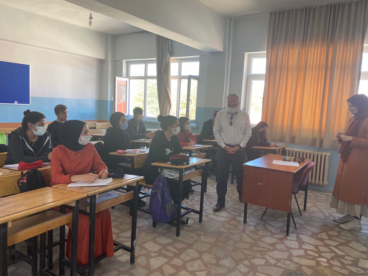 Bitlis_Mem's tweet photo. İl Müdürümüz Sayın Mehmet Emin KORKMAZ, Ahlat MTAL'de Destekleme ve Yetiştirme Kursu öğretmen ve öğrencilerini ziyaret etti. @tcmeb @Korkmazemin49 https://t.co/uMhtGO1YP4