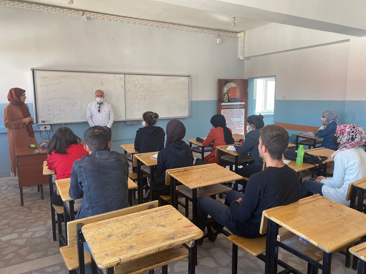 İl Müdürümüz Sayın Mehmet Emin KORKMAZ, Ahlat MTAL'de Destekleme ve Yetiştirme Kursu öğretmen ve öğrencilerini ziyaret etti. <a href="/tcmeb/">Millî Eğitim Bakanlığı</a> <a href="/Korkmazemin49/">Mehmet Emin KORKMAZ</a>