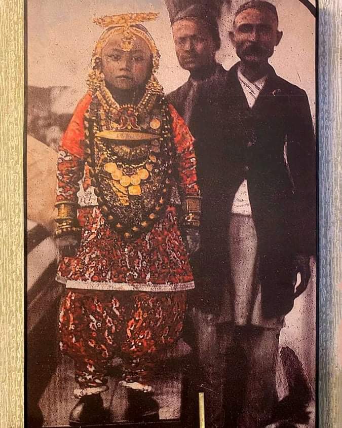 Nepal_Snatani's tweet photo. Living goddess Kumari during the 1920s, Kathmandu, Nepal.

Photo: Stephen Lowe
#Nepal 👍🙏🇳🇵❤️
#askmeaboutnepal #historyfacts #kumari #taleju #livinggoddesskumari #historypix #historyofnepal #cultureofnepal #shakya #newaridress #StephenLowe #hindugoddess #hinduism #instanepal https://t.co/9flA2lt2JD