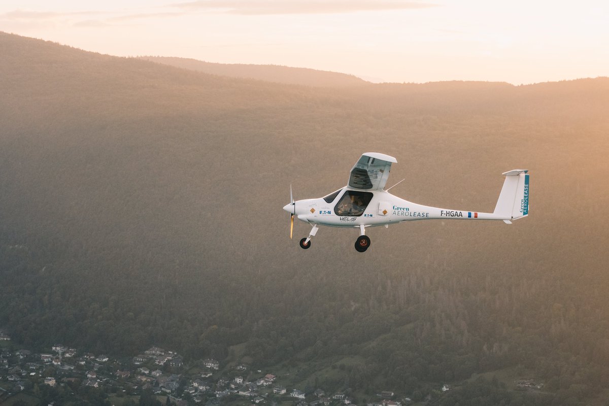 Choisir de voler au levé du soleil, en pleine journée ou au sunset...ou choisir de voler sans #émission de #CO2 tout en limitant les #nuisances sonores ✈️