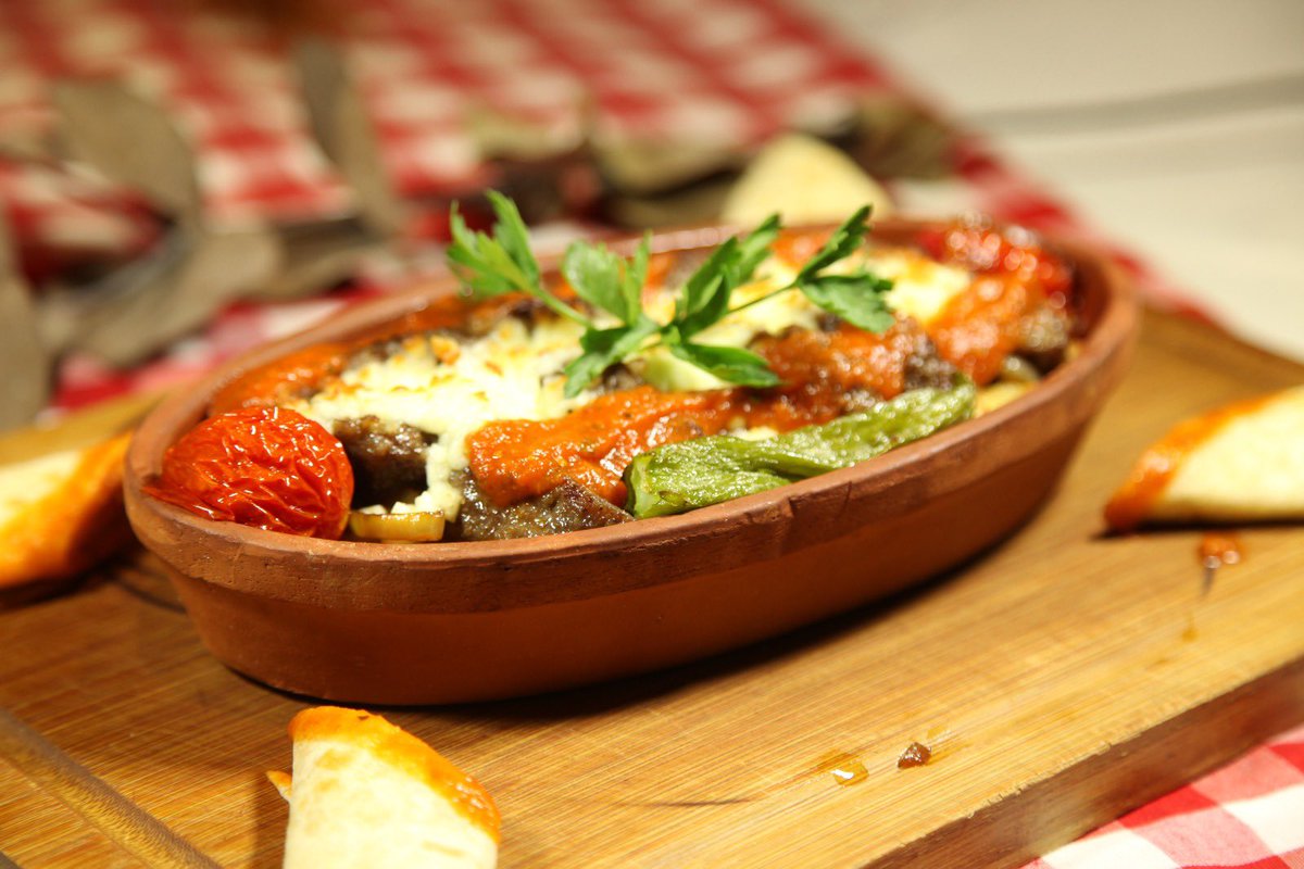 Güveçte Pideli Köftemizi denemenizi tavsiye ederiz.

🛵 Paket Servis 🛵
⏰ 09:00 - 24:00
☎️ 0533 509 67 30
💳 Sodexo - Multinet - Setcart
🎂 Özel Gün Pasta Siparişi
#pideliköfte #gelal #pendik #tuzla #kartal #tatlı #paketservis  #pastane #sütlütatlı #köfte #onxcafe