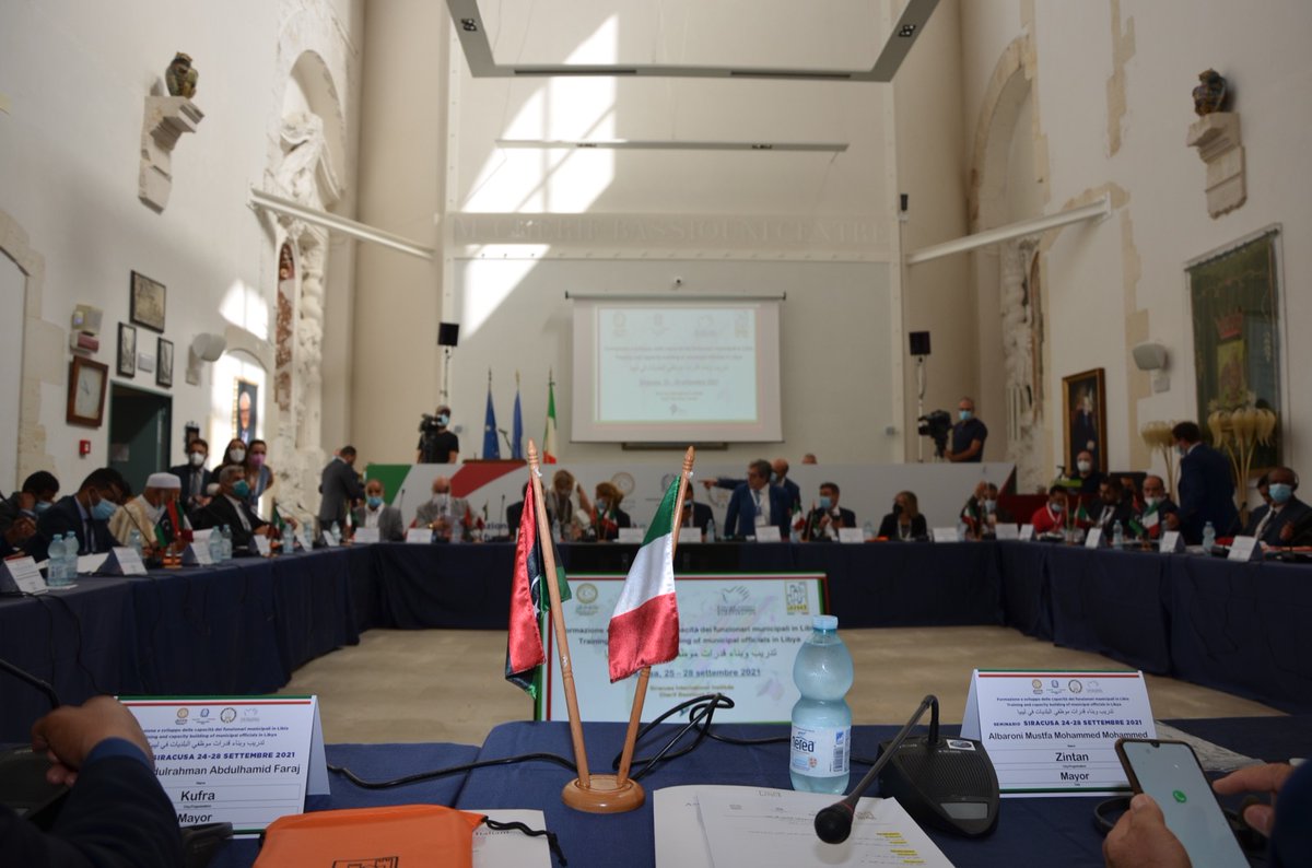 "Crescere insieme, mettendo a disposizione di sindaci e funzionari libici conoscenze e professionalità per aiutare un Paese, a noi molto caro, a fare progressi nel campo della gestione dei servizi municipali". <a href="/enzobianco_/">Enzo Bianco</a>  
#Anci #municipisenzafrontiere <a href="/MunicipiSF/">Municipi Senza Frontiere - Cities Without Borders</a>