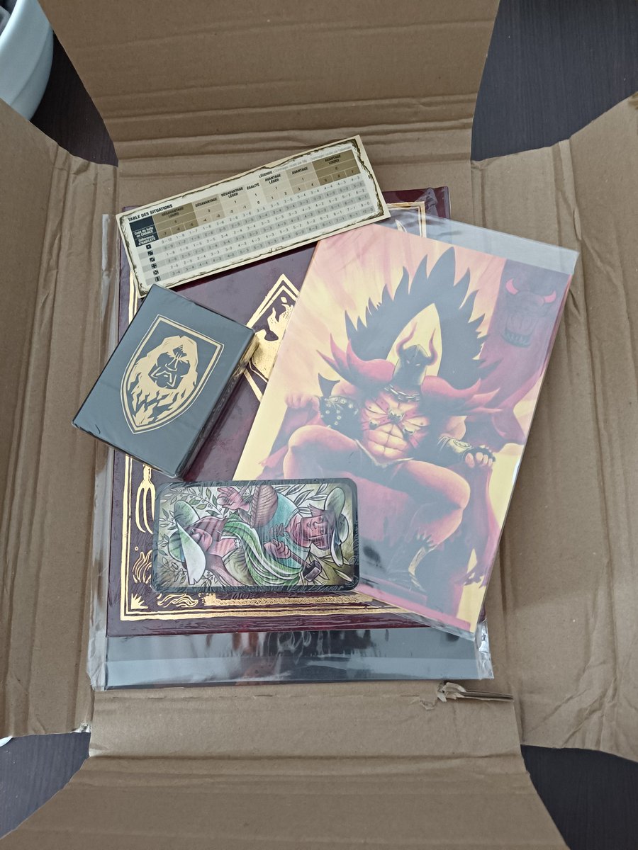Aeris64's tweet photo. Whouaaa je viens de recevoir un super emballage en carton pour livre ! Génial !...
Nan, sans blague, première fois que je peux te remercier en presque 9ans. Même si 280 caractères ne suffiront jamais à exprimer ce que tu a fait pour moi : Merci beaucoup pour tout @RoiLennon https://t.co/ncTxhfCq9n