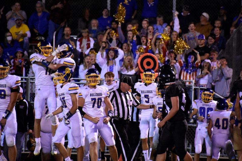 Wes Morgan (@joeinsider) on Twitter photo Gallery: <a href="/chs_bulldogs/">Centreville Bulldogs</a> pick up big Southwest 10 Conference win over White Pigeon.
bit.ly/3o6XSZX Gallery: <a href="/chs_bulldogs/">Centreville Bulldogs</a> pick up big Southwest 10 Conference win over White Pigeon.
bit.ly/3o6XSZX