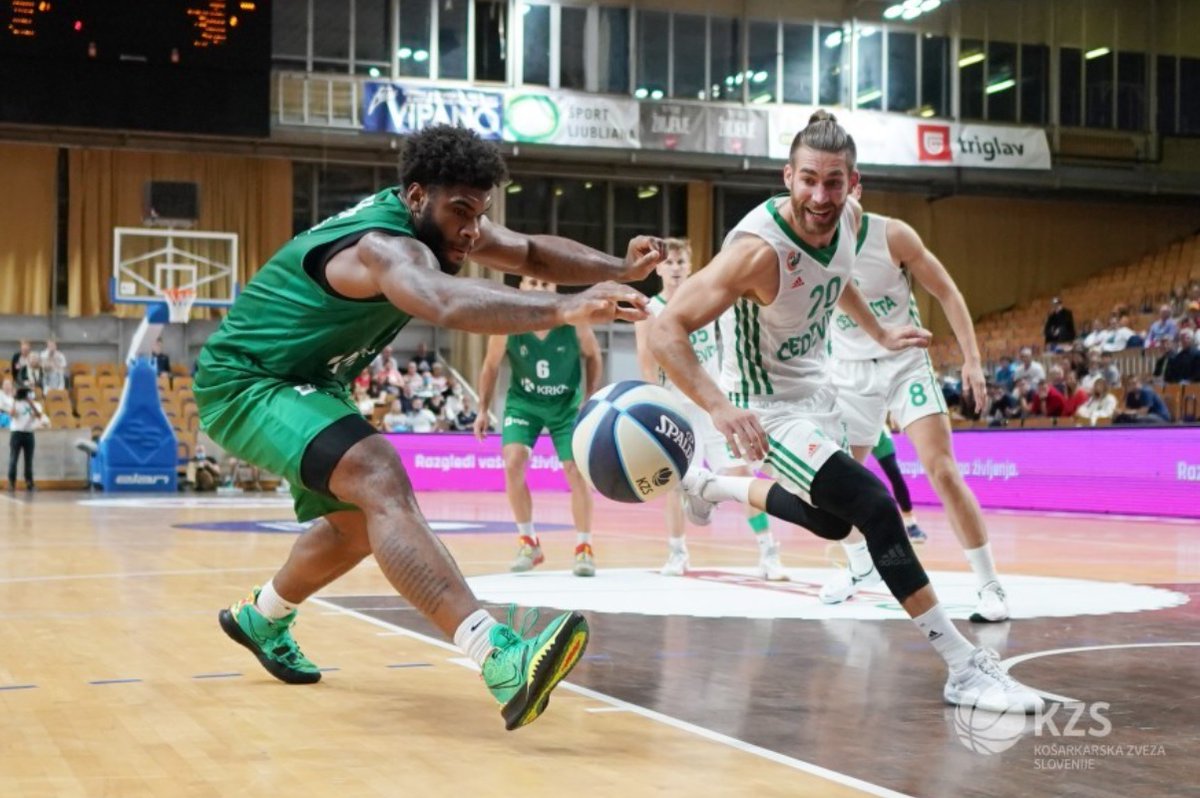 slo_kosarka's tweet photo. 📢 @KKCedOL in @bckrka  se bosta nocoj ob 21. uri pomerili že 150-ič v zgodovini samostojne Slovenije!

Gostitelji bodo zopet Ljubljančani, po slovenskem superpokalu pa se bosta moštvi srečali še v 1. krogu regionalne @ABA_League. https://t.co/mwkqT3Ypvk