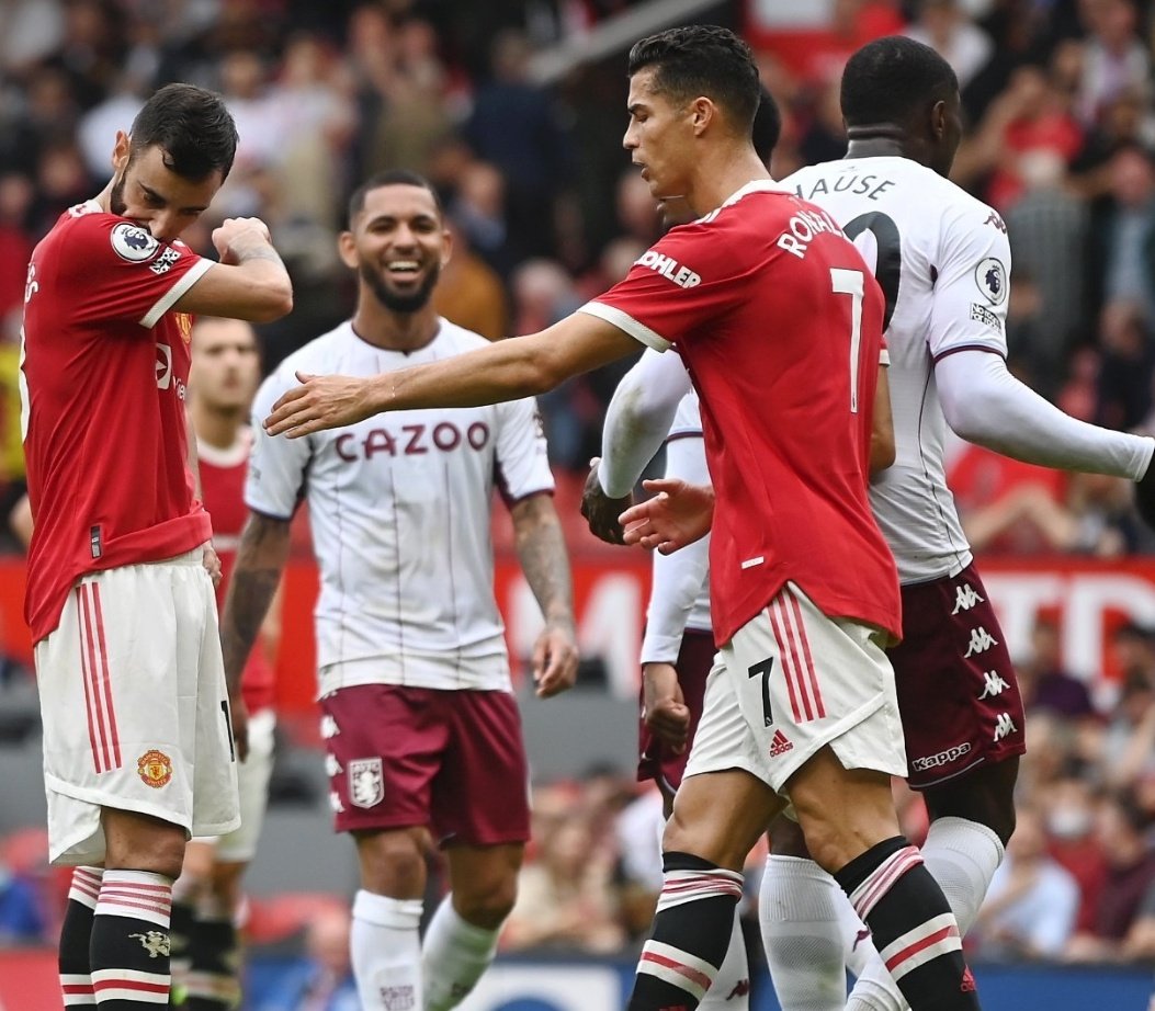 mrbatch1403's tweet photo. Oh Dougie 😂😂 #upthevilla https://t.co/N5QO2ivSsa