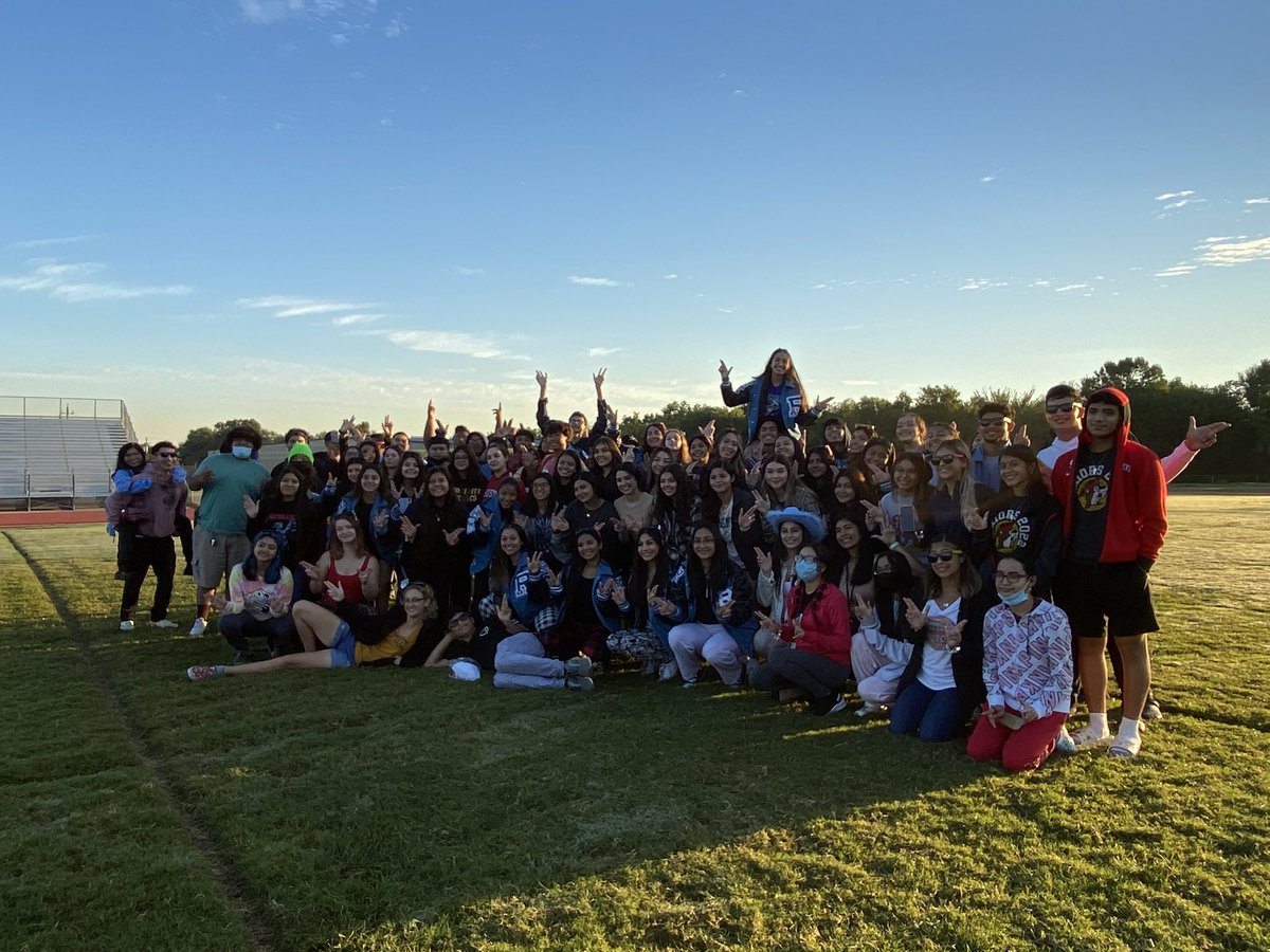More Seniors, more pics 😎