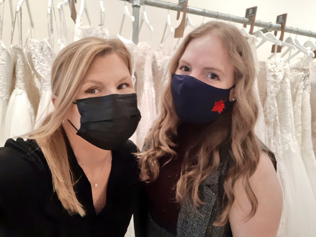 Good Morning ...👰💍❤🥂🌺
Welcoming brides by appt only to our great gown sale!
#renewedwithlovebridal 
#weddings 
#HappySaturday