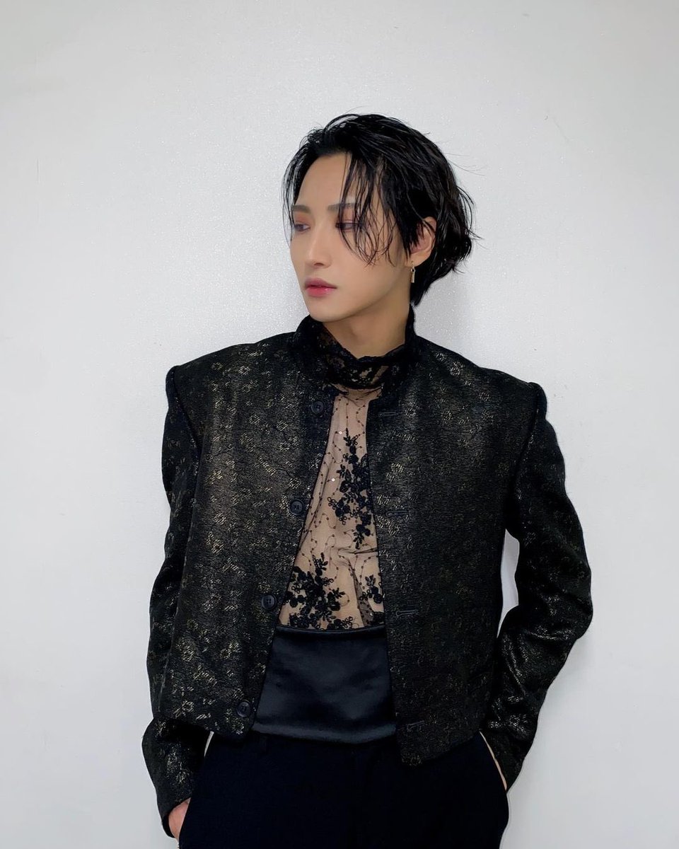 hwa4eva's tweet photo. new favorite seonghwa genre https://t.co/5gDhKs7Et1