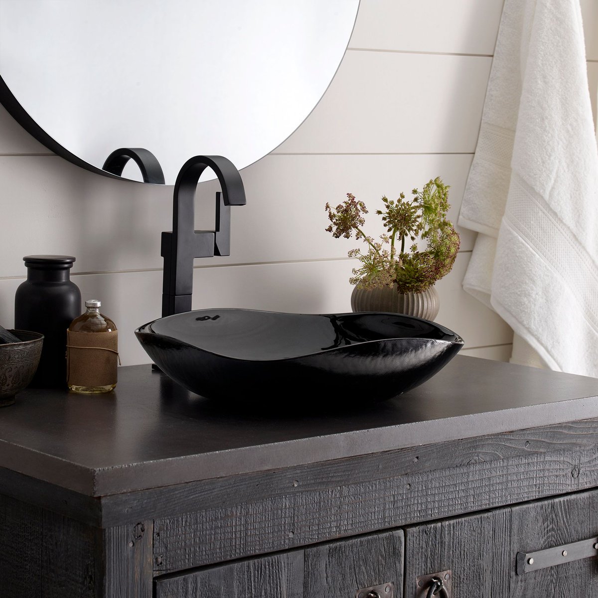RelyOnPDI's tweet photo. Soft, undulating curves on a slightly squared form, @Native_Trails' Lido is beautifully shaped by true masters of the craft of Murano glassmaking. See more from Native Trails at a PDI showroom near you. #nativetrails https://t.co/Bm64WuXauT
