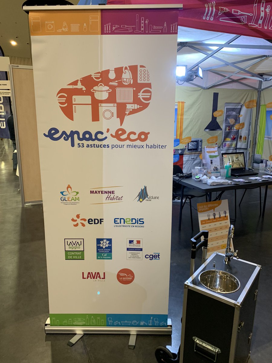 GLEAMPimms's tweet photo. L’Espac’Eco présent au salon de l’@AMF_53 organisé au sein de l’Espace Mayenne a @Laval_la_Ville. L’occasion de remercier l’ensemble des partenaires financeurs du projet et de rappeler aux élus locaux que l’intervention de l’appartement itinérant est GRATUITE ! 🤝👍😉✅ https://t.co/kBAcfLe9li