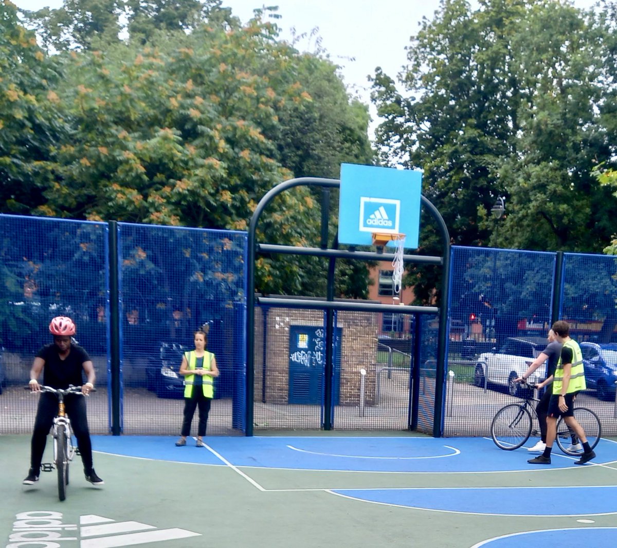 TulseHillLabour's tweet image. This morning we joined @StMatthewsTRA to launch the new Tulse Hill cycling club - delivered for us by @CycleConfident. Free lessons teach residents skills for riding in London - whether you’re brand new to bikes or just want to refresh what you know! cycleconfident.com/sponsors/lambe…