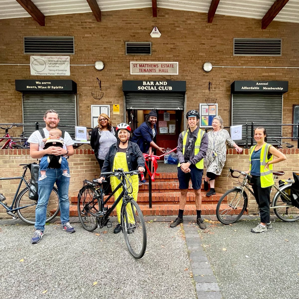 TulseHillLabour's tweet image. This morning we joined @StMatthewsTRA to launch the new Tulse Hill cycling club - delivered for us by @CycleConfident. Free lessons teach residents skills for riding in London - whether you’re brand new to bikes or just want to refresh what you know! cycleconfident.com/sponsors/lambe…