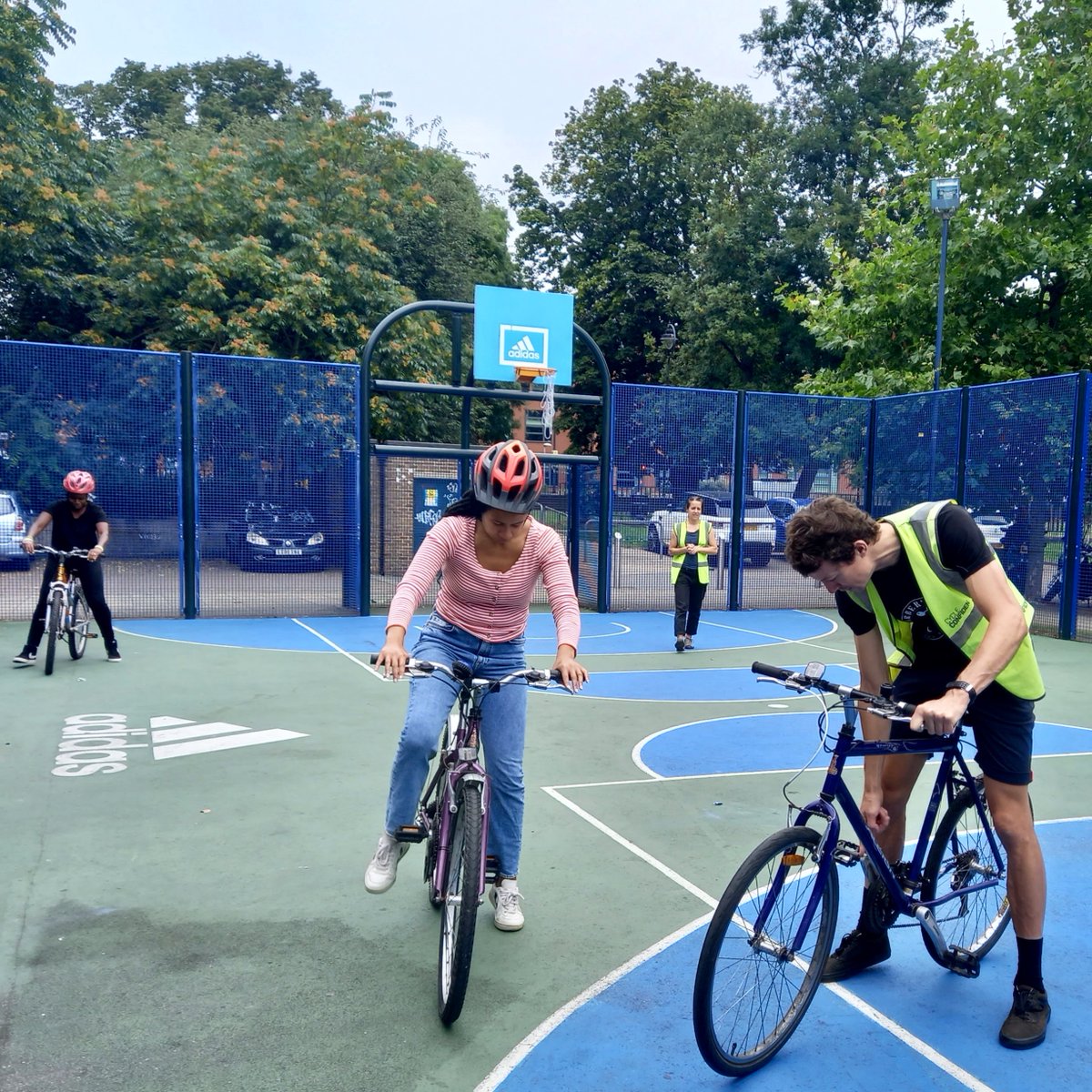 TulseHillLabour's tweet image. This morning we joined @StMatthewsTRA to launch the new Tulse Hill cycling club - delivered for us by @CycleConfident. Free lessons teach residents skills for riding in London - whether you’re brand new to bikes or just want to refresh what you know! cycleconfident.com/sponsors/lambe…