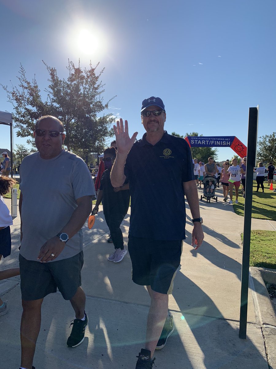 KenRDemerchant's tweet photo. At the Harvest Green Out Run Hunger event this morning running to stamp out hunger. #running #Hunger https://t.co/wEoSnpnYdA