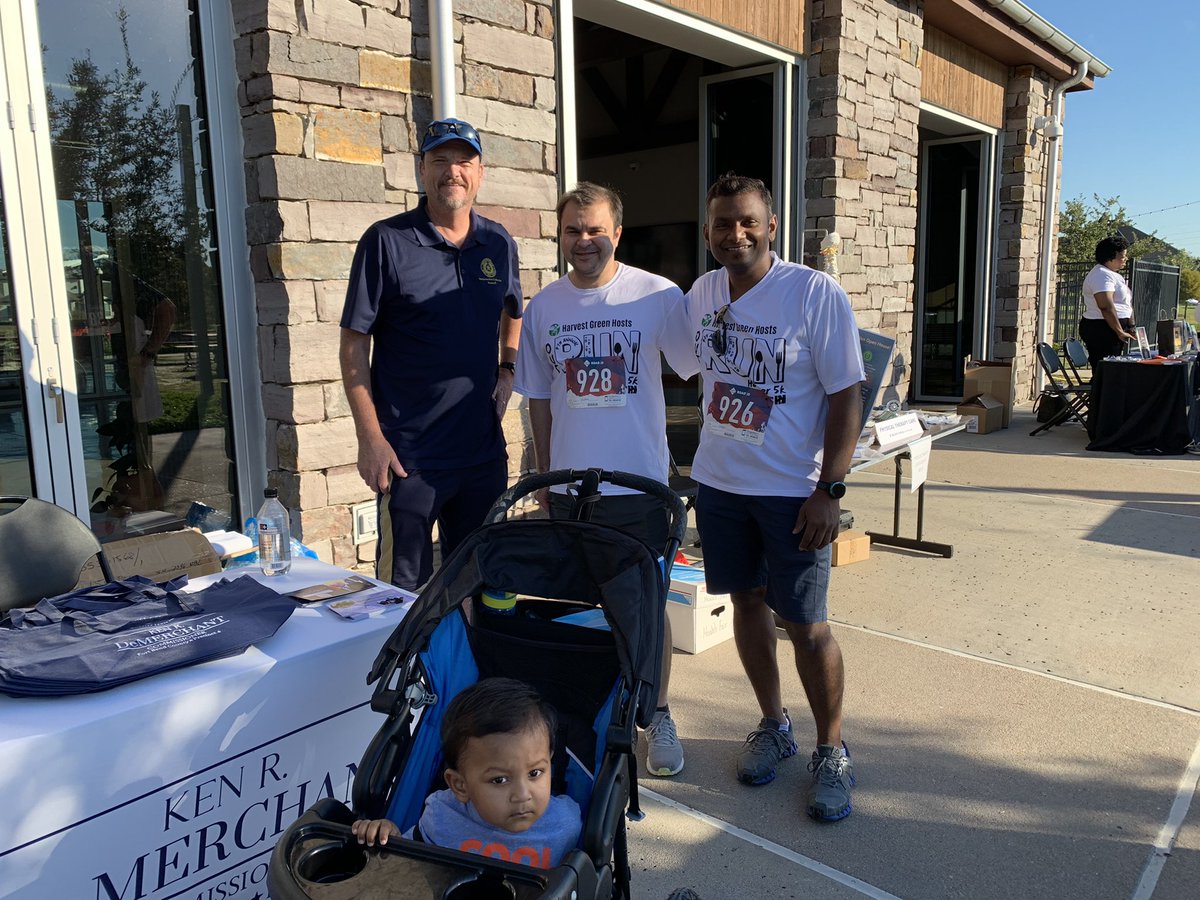 KenRDemerchant's tweet photo. At the Harvest Green Out Run Hunger event this morning running to stamp out hunger. #running #Hunger https://t.co/wEoSnpnYdA