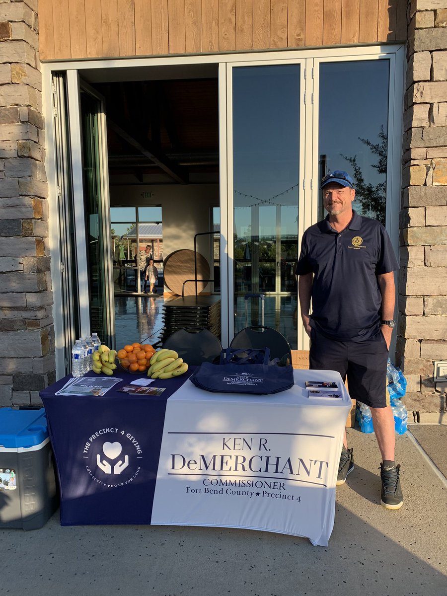 KenRDemerchant's tweet photo. At the Harvest Green Out Run Hunger event this morning running to stamp out hunger. #running #Hunger https://t.co/wEoSnpnYdA