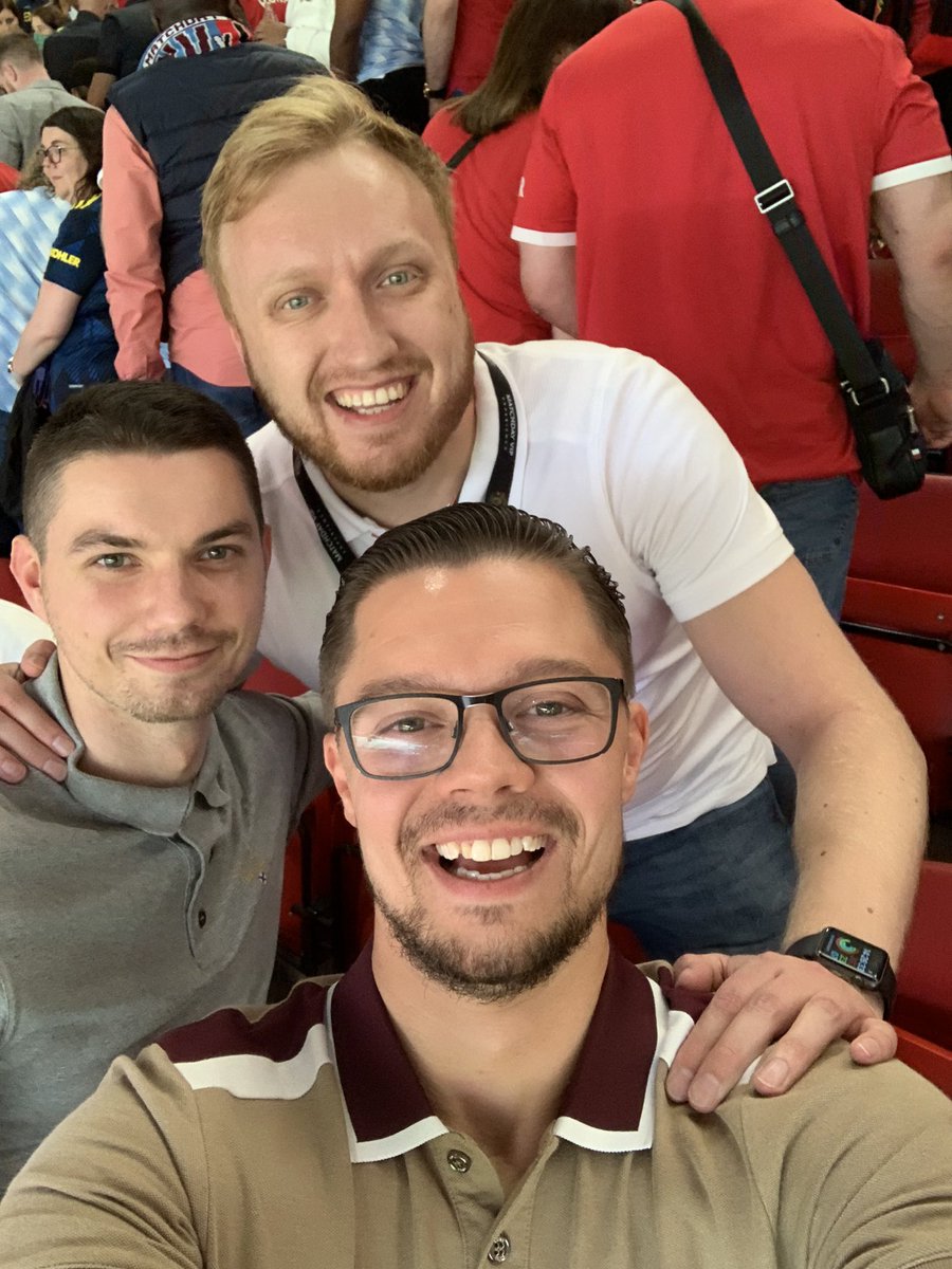 RyBell_92's tweet photo. Weekends are good ay they when the villa boys win #UTV #AVFC #Villaawaypawnsandwich #MUKKAS @Muuurrrppphhh @NathanTurner91 https://t.co/nTvPbfKvw0