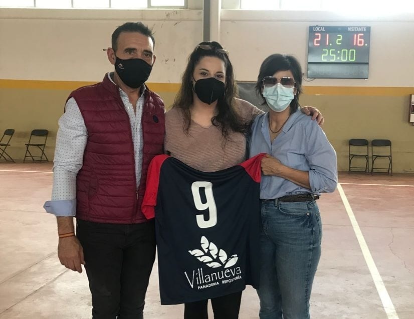 #Territorial

Victoria para el equipo en el Torneo Villa de Oliete💪🏼

También hemos aprovechado la ocasión para hacerle entrega de la camiseta a nuestros patrocinadores Panadería y repostería Villanueva.👏🏼

¡Muchas gracias por el apoyo y a seguir fuertes en la pretemporada!

🔵🔴