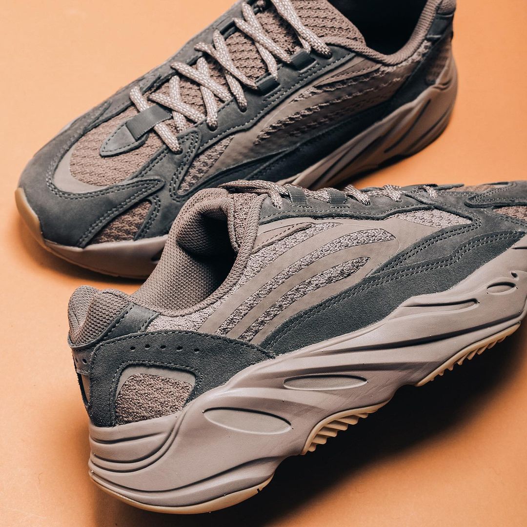 yeezy 700 2019
