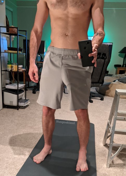 Do you think anyone will notice my bulge? 😜 https://t.co/2tPq5gvWc0