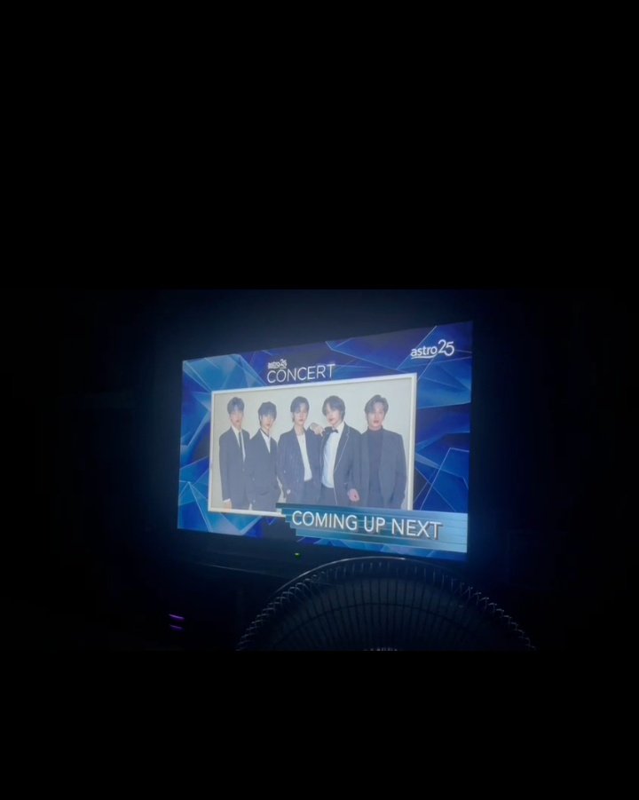 Dirashi97's tweet photo. BETTER TOGETHER WITH TXT
#TXTAstro25Concert #LebihBaikBersamaTXT
💙✨💙✨💙✨💙✨💙✨💙✨ https://t.co/MeFlTd9FIw