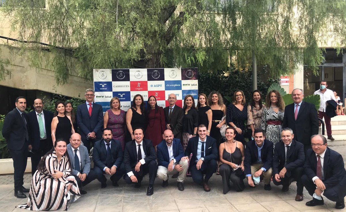 FEPEVAL's tweet image. Entrega diplomes als 24 alumnes de la 1ª promoció Curs Superior de Direcció de parcs Empresarials 🏭🏭 impartit per la @UA_Universidad amb la col.laboració d’@GVAivace @rafacliment_ @Julia_company @AlcAtalayas @ElcheParEm @polmediterraneo @entidadPTV @AsocrevaR @Asoc_Empres_Alz